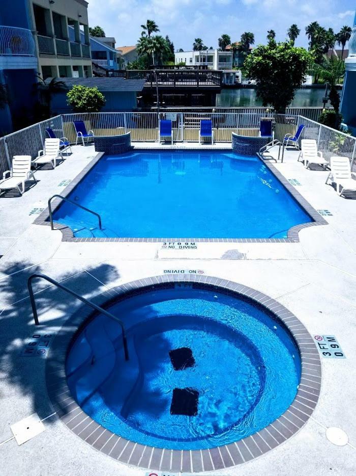 Casa Bella Hotel And Suites Саут Падре Алънд Екстериор снимка